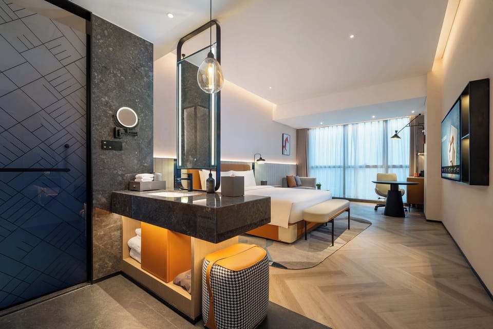 Executive Room, 1 King Bed | Premium bedding, memory foam beds, free minibar items, desk