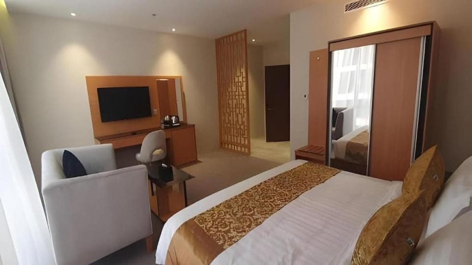 Deluxe Double Room, City View | Desk, laptop workspace, iron/ironing board, WiFi (free)