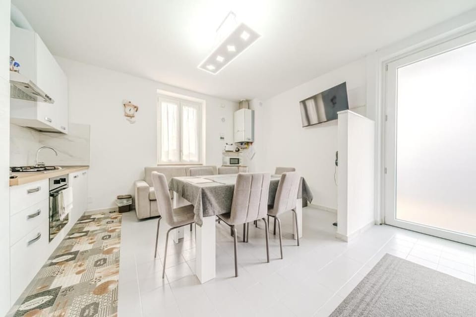 Apartment, Balcony, Courtyard View | Private kitchen | Espresso maker, fridge, microwave, oven