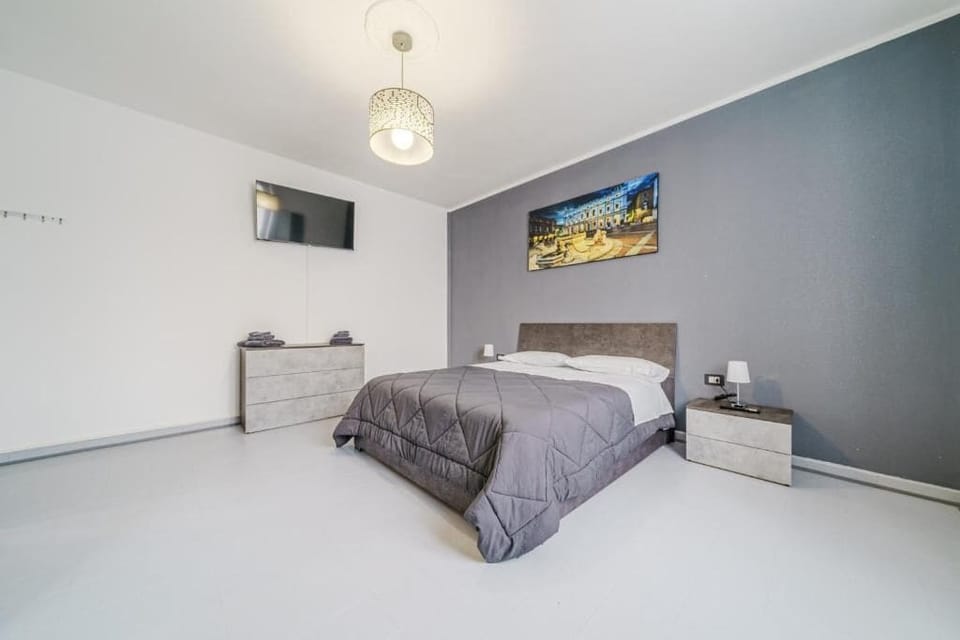 Apartment, Balcony, Courtyard View | Iron/ironing board