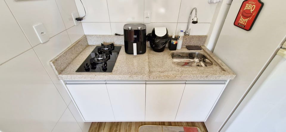 Basic Apartment | Private kitchen | Fridge, cookware/dishes/utensils