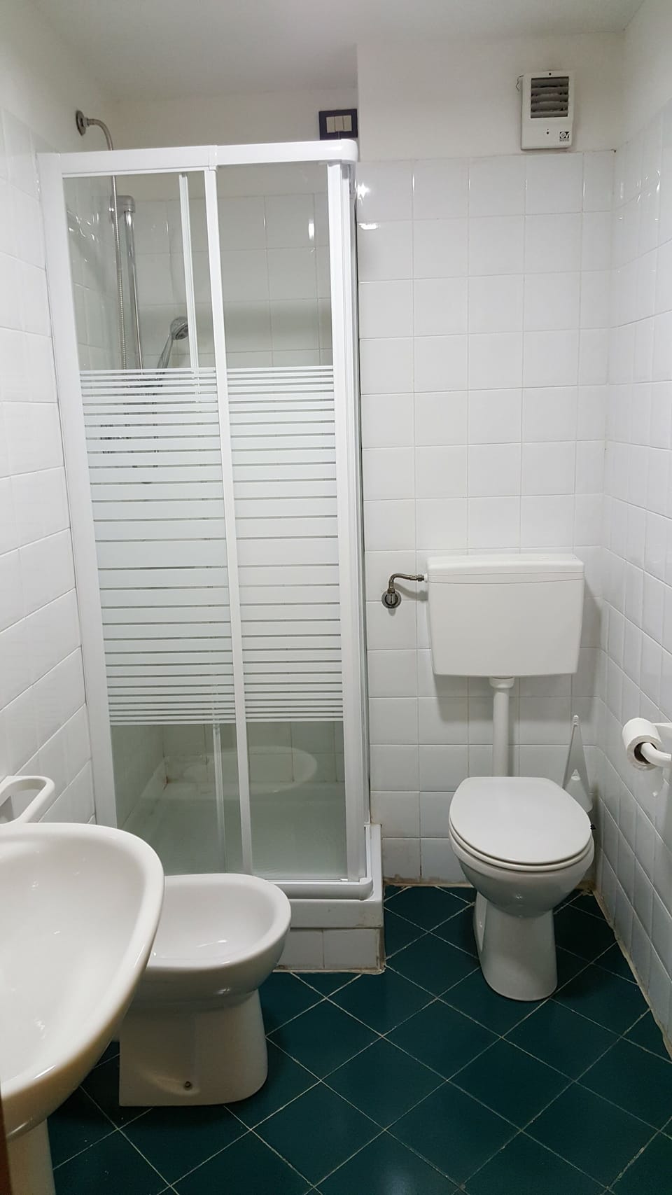 Triple Room | Bathroom | Shower, towels, soap, shampoo