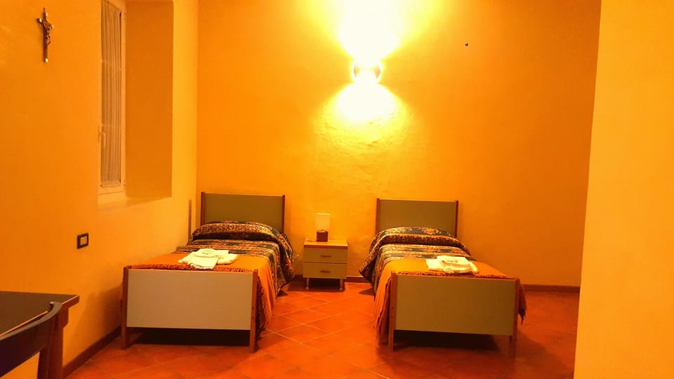 Twin Room, Sea View | Desk, free WiFi