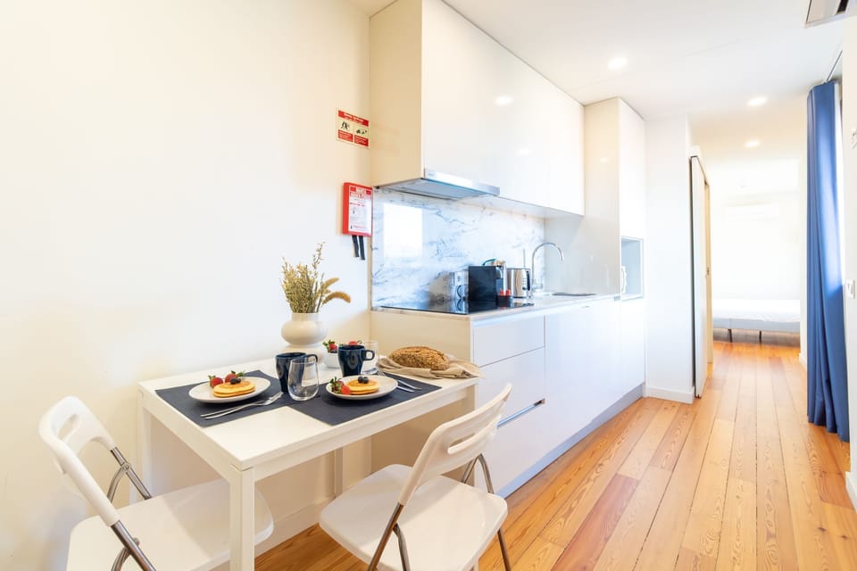 Basic Studio, River View | Private kitchen