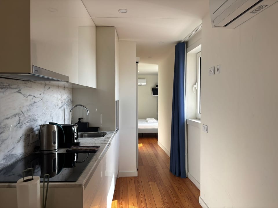 Basic Studio, River View | Private kitchen