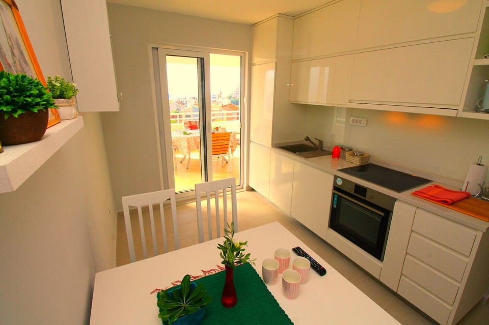 Apartment, Balcony, Sea View | Private kitchen