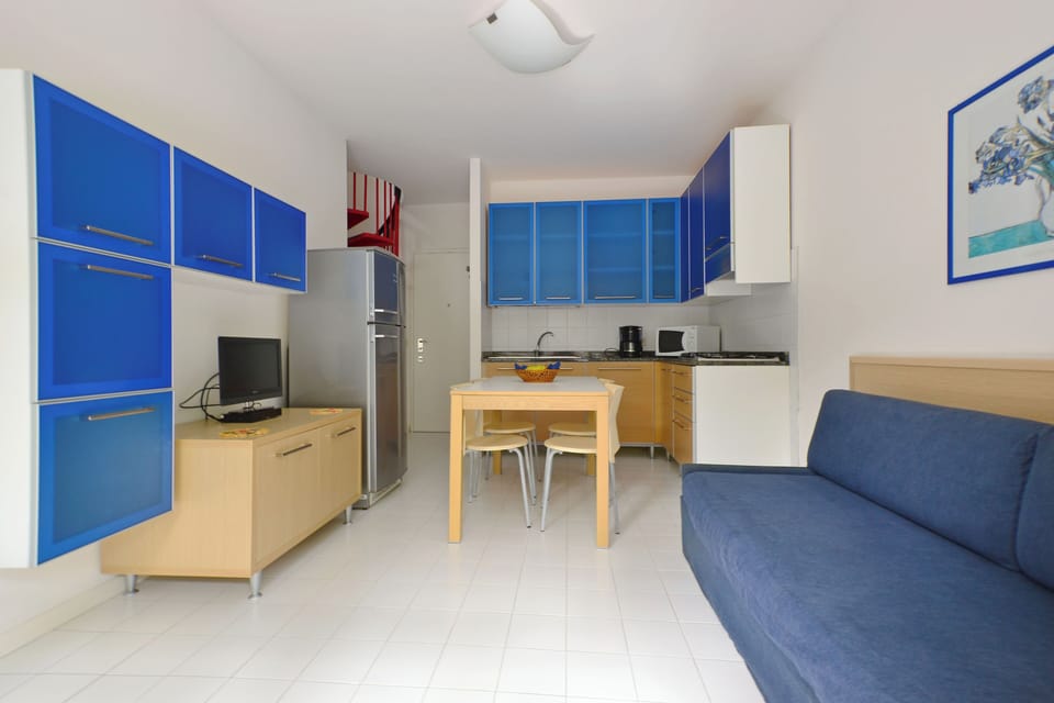 Apartment, 2 Bedrooms, Balcony | Living room