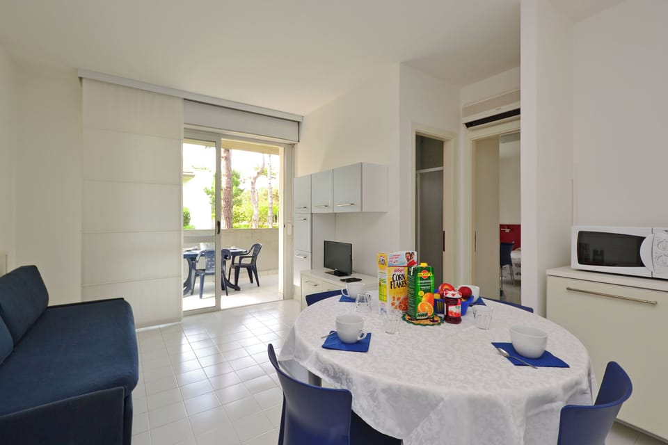 Apartment, 1 Bedroom, Balcony | Living room