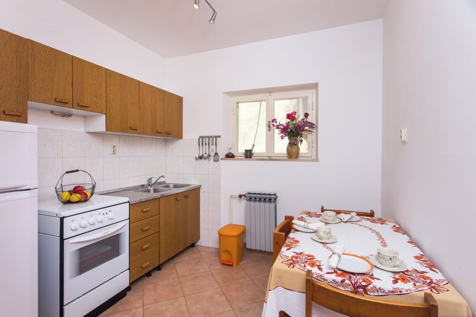 Apartment (One-Bedroom Apartment with Sea View) | Private kitchen | Fridge