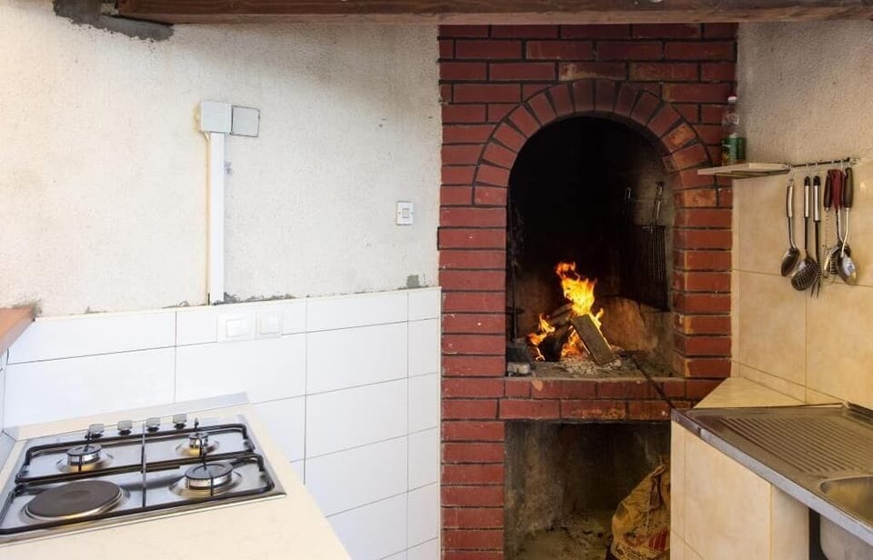 Apartment (Standard One-Bedroom Apartment with S) | BBQ/picnic area