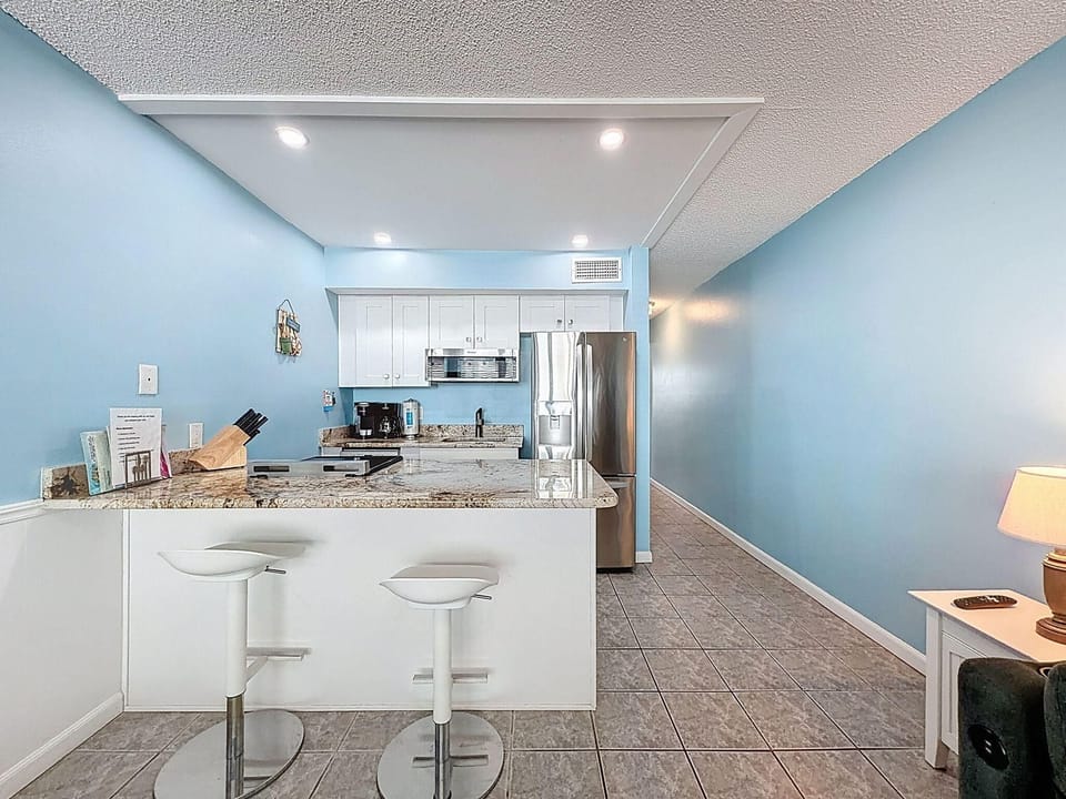 Condo, 1 Queen Bed with Sofa bed (Harbor House 26) | Private kitchen
