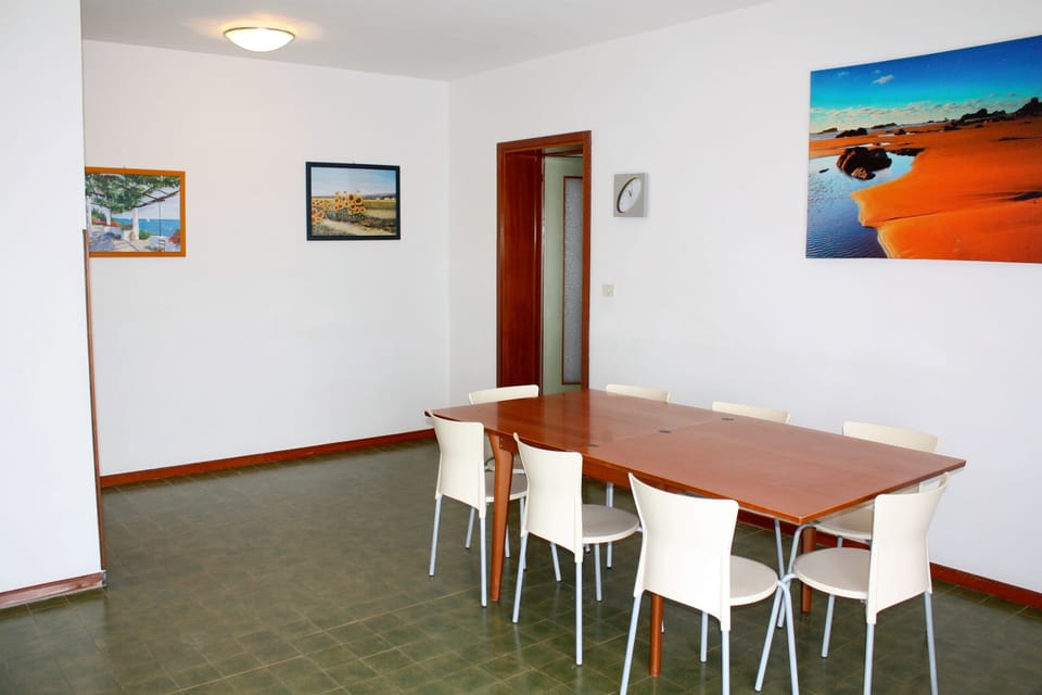 Apartment, 3 Bedrooms, Balcony, Ocean View | Dining room