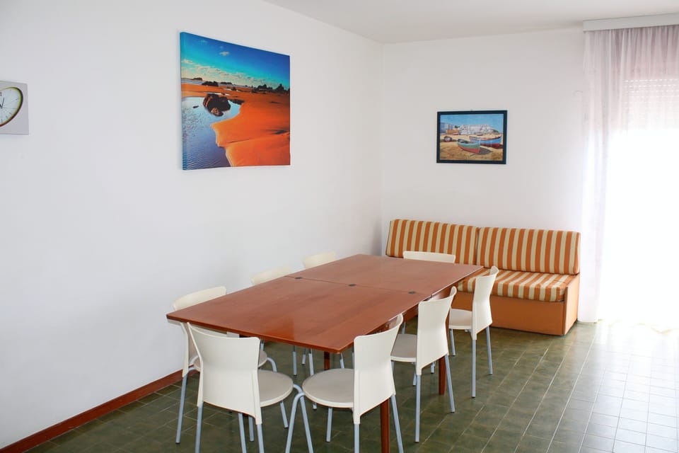 Apartment, 3 Bedrooms, Balcony, Ocean View | Dining room