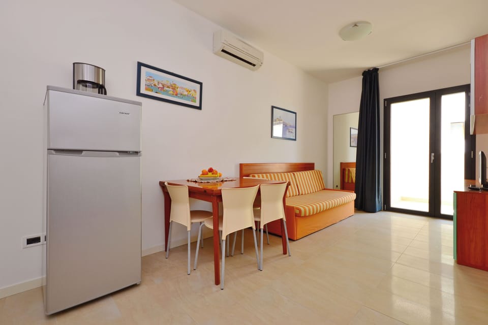 Apartment, 1 Bedroom, Balcony | Living room