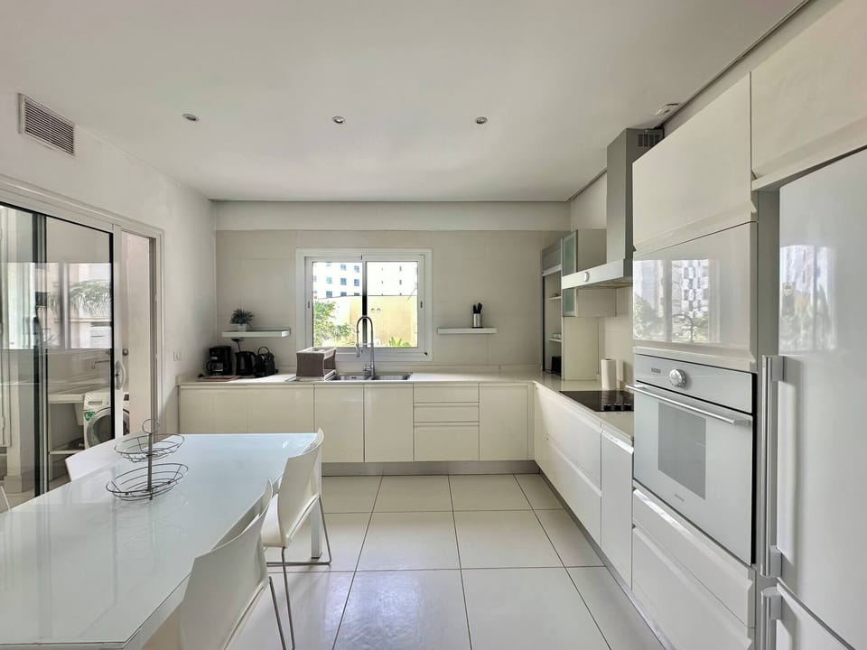 Apartment, 2 Bedrooms | Private kitchen