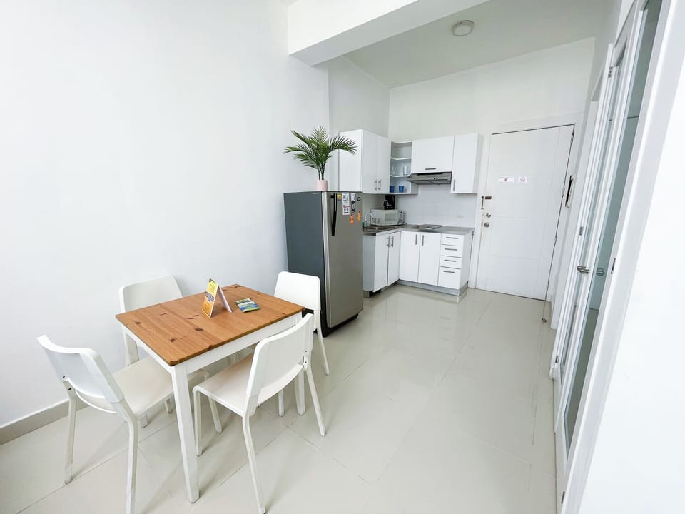 Exclusive Studio, Pool Access, City View | Living area | 32-inch LCD TV with cable channels