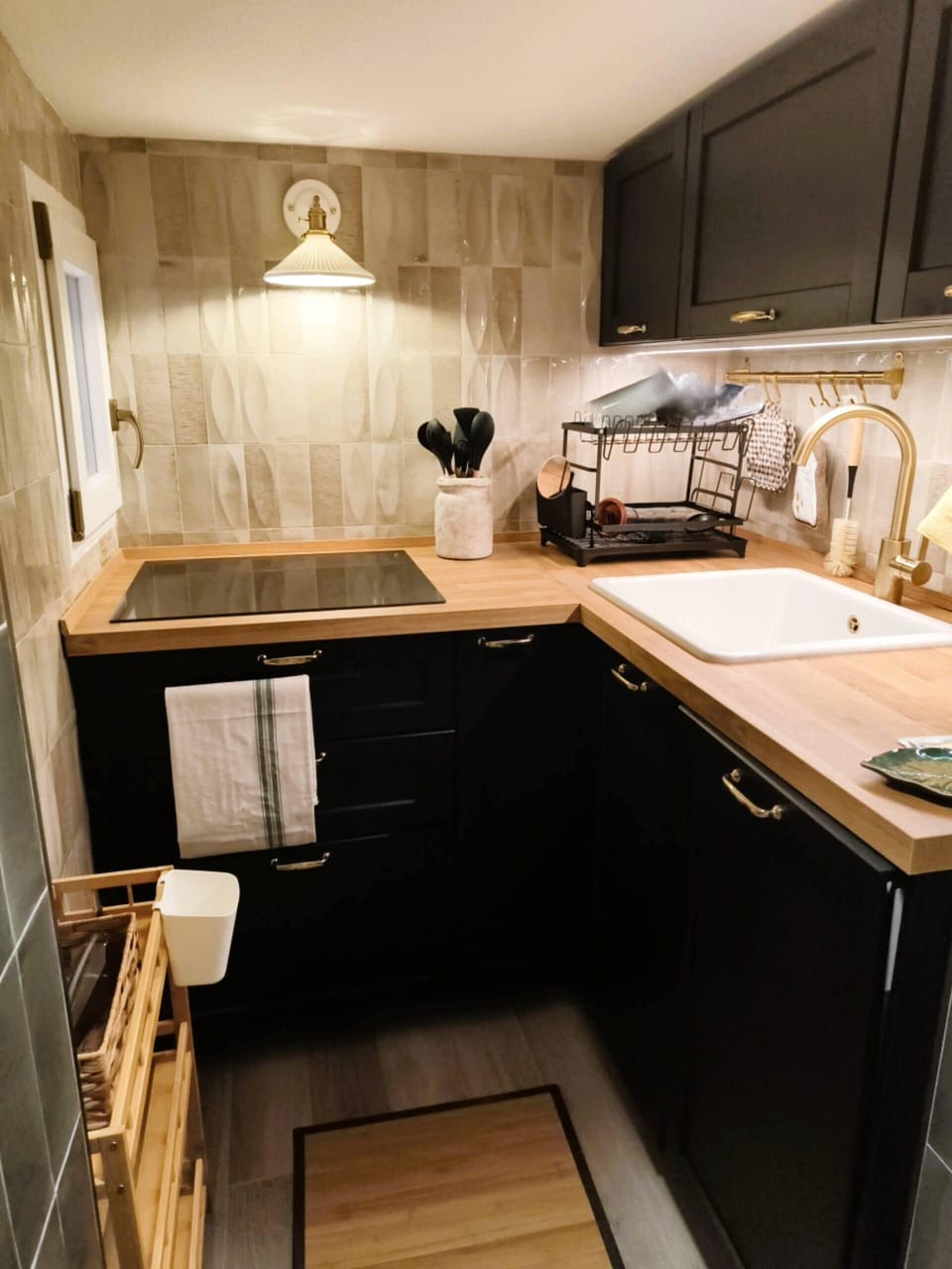Deluxe Duplex, Garden Area | Private kitchen | Highchair