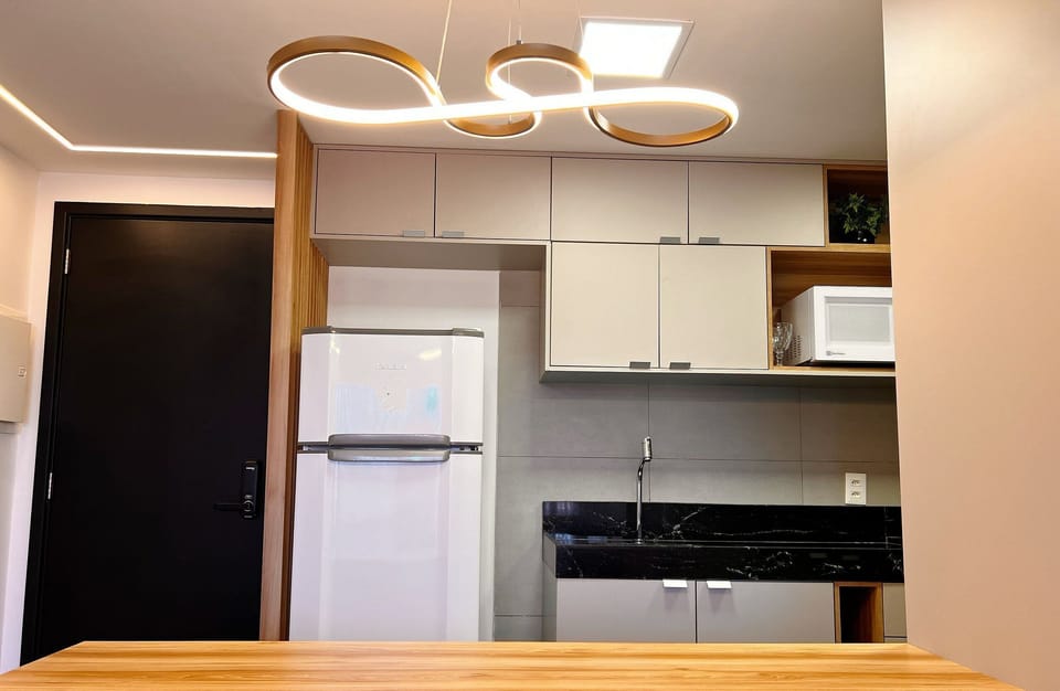 Deluxe Apartment | Private kitchen | Microwave, stovetop, toaster, blender