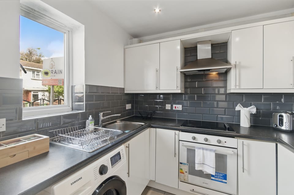 Comfort Apartment | Private kitchen | Full-size fridge, microwave, oven, stovetop