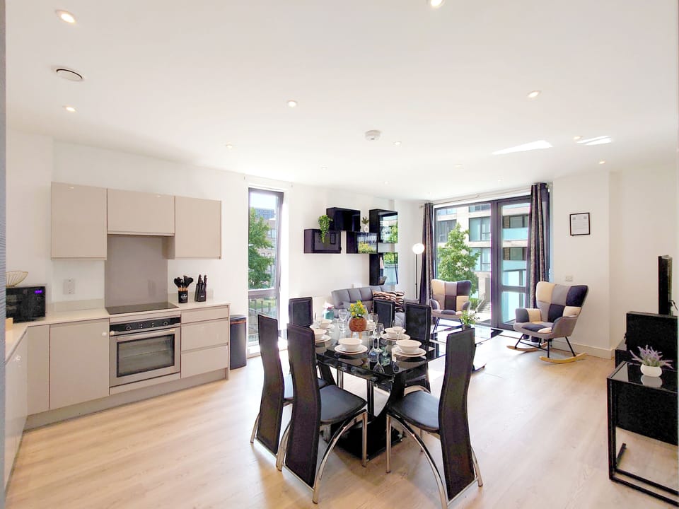 Apartment, 2 Bedrooms (in Poplar near Canary Wharf) | Individually decorated, individually furnished, desk, blackout drapes