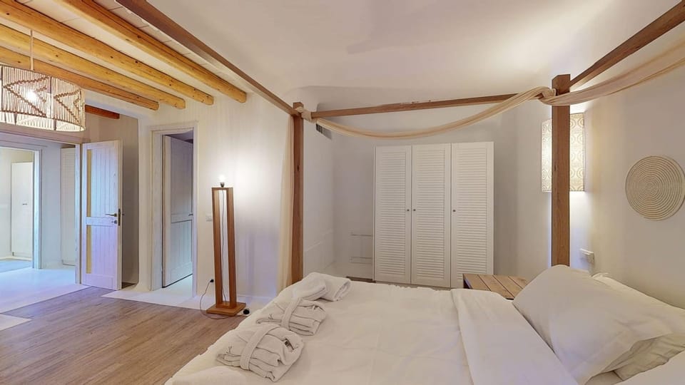 House | 8 bedrooms