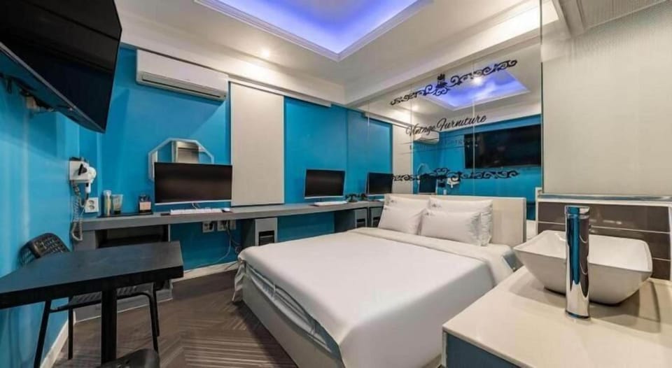 Plein - Check in 8PM (65-inch LED TV, Gaming PC, Bathtub, Air Purifier) | Free WiFi