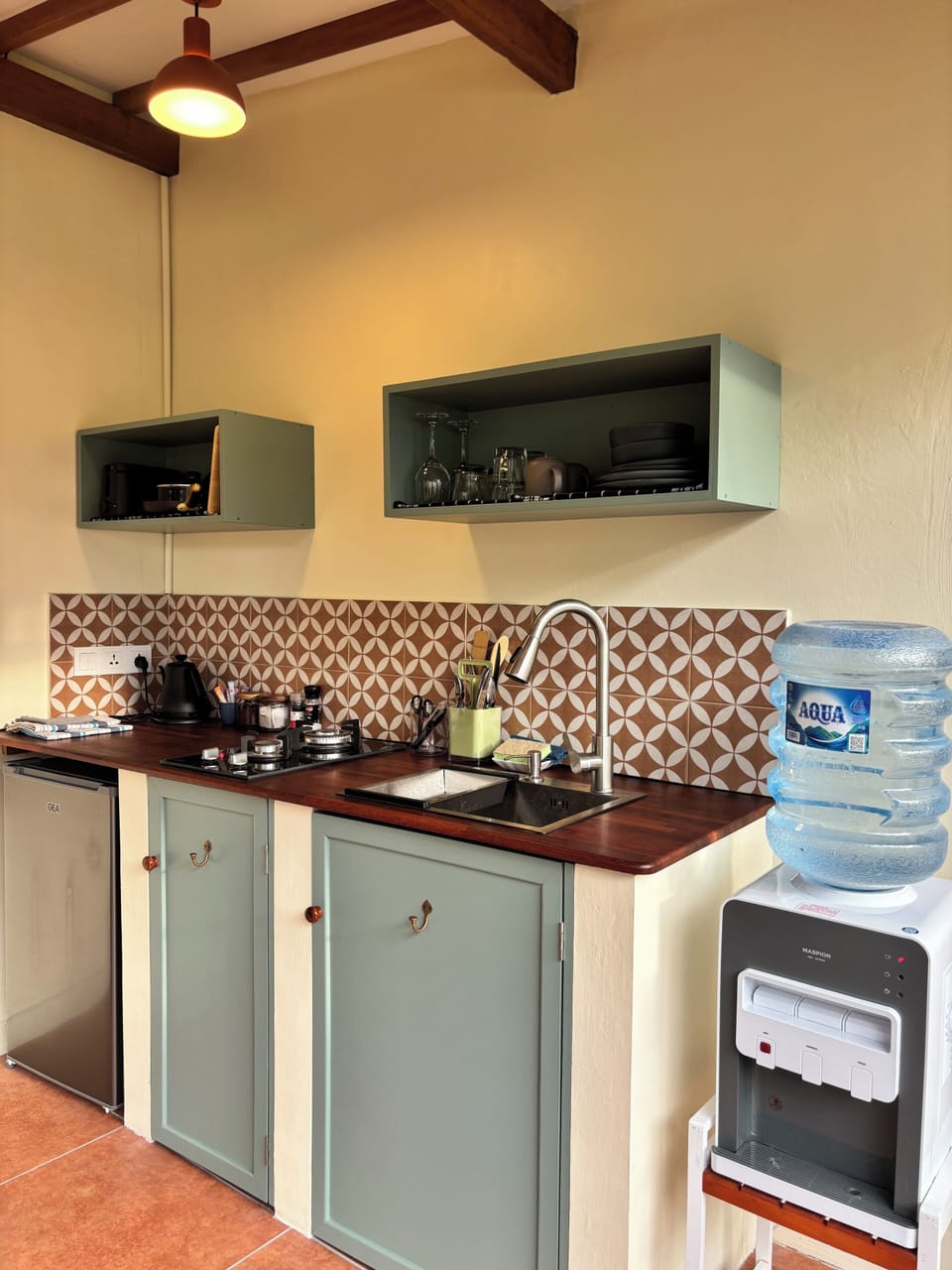 Deluxe Bungalow | Private kitchen | Fridge, stovetop, electric kettle, toaster