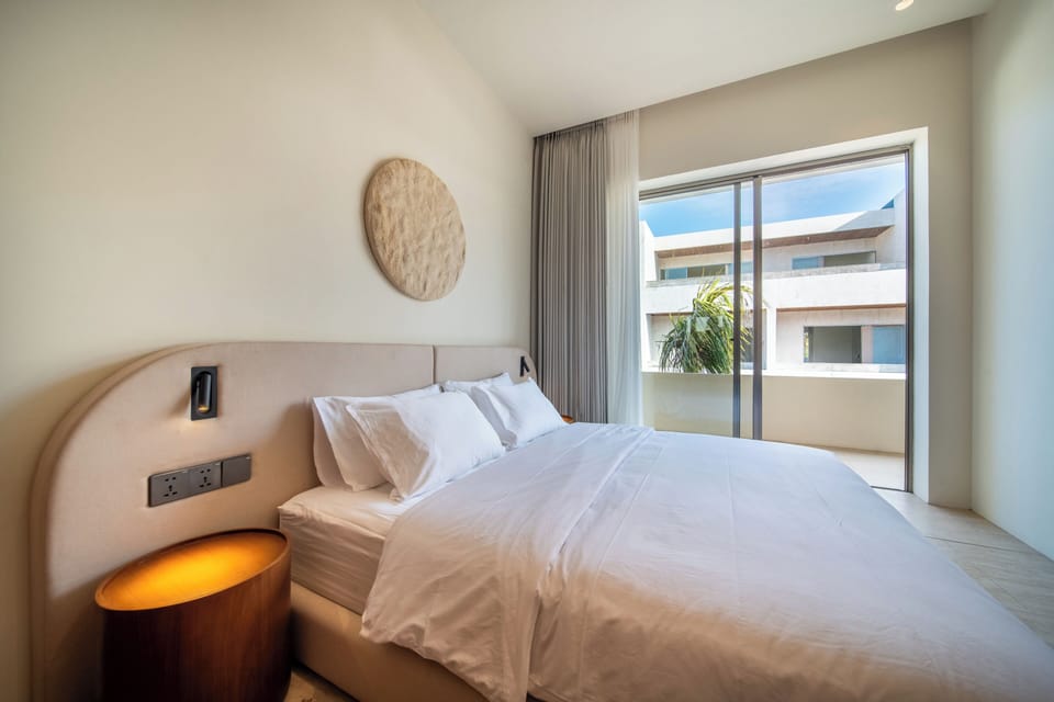 Oceanview Suite | In-room safe, WiFi (free), bed sheets