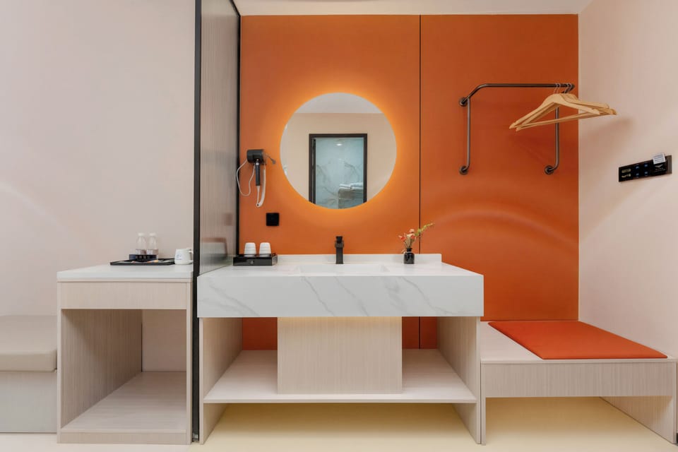 Business Twin Room | Desk, blackout drapes, free WiFi, bed sheets