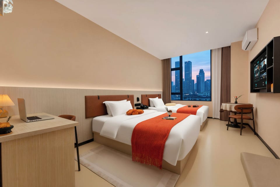 Business Twin Room | Desk, blackout drapes, free WiFi, bed sheets