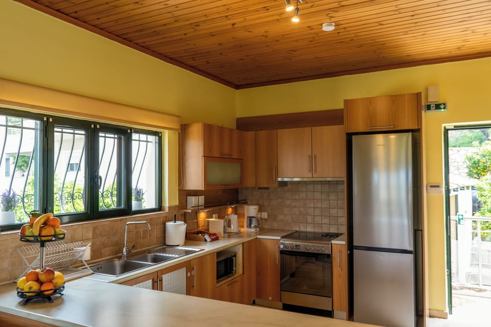 Family Apartment | Private kitchen | Fridge, microwave, oven, espresso maker