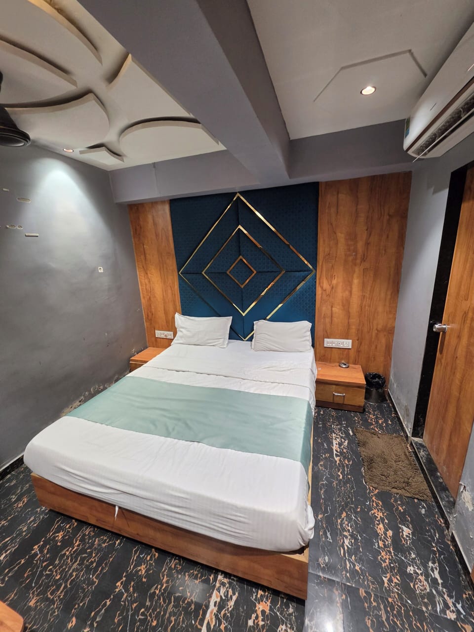 In-room safe, desk, laptop workspace, iron/ironing board