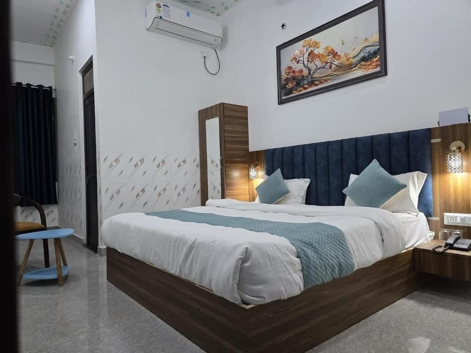 Deluxe Double Room, Balcony | Free WiFi