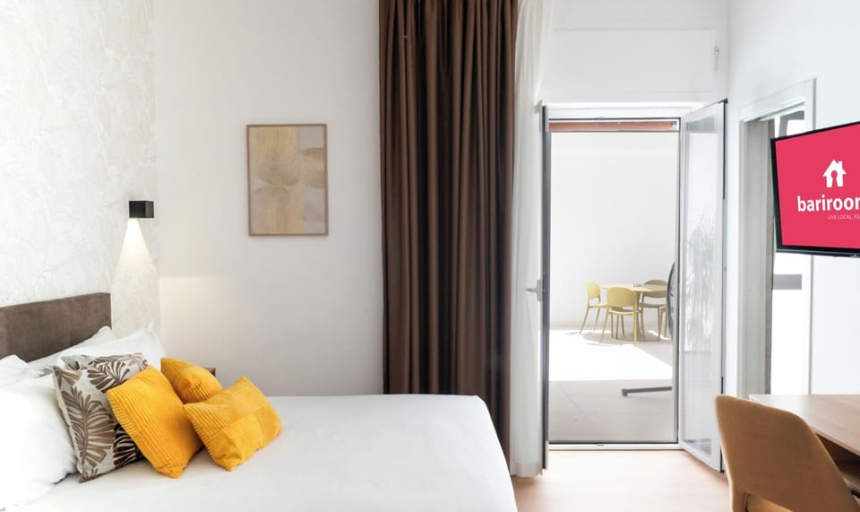 Deluxe Double Room | Iron/ironing board, free WiFi