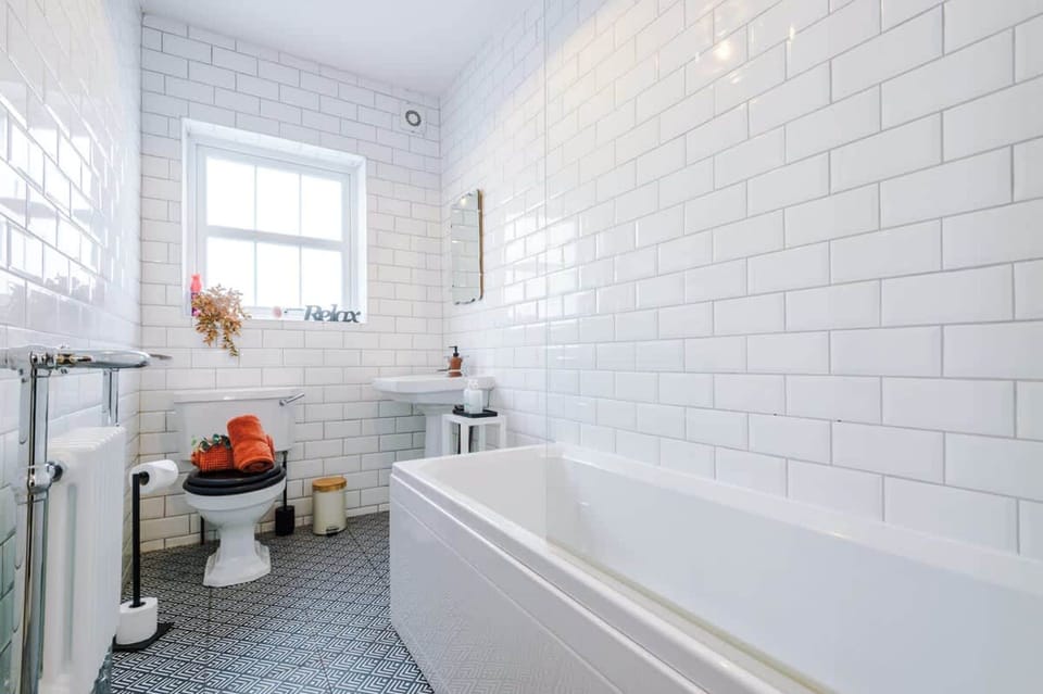 NEW Stylish Home Amazing Location Sleeps 6 House in Chester