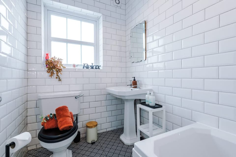 NEW Stylish Home Amazing Location Sleeps 6 House in Chester