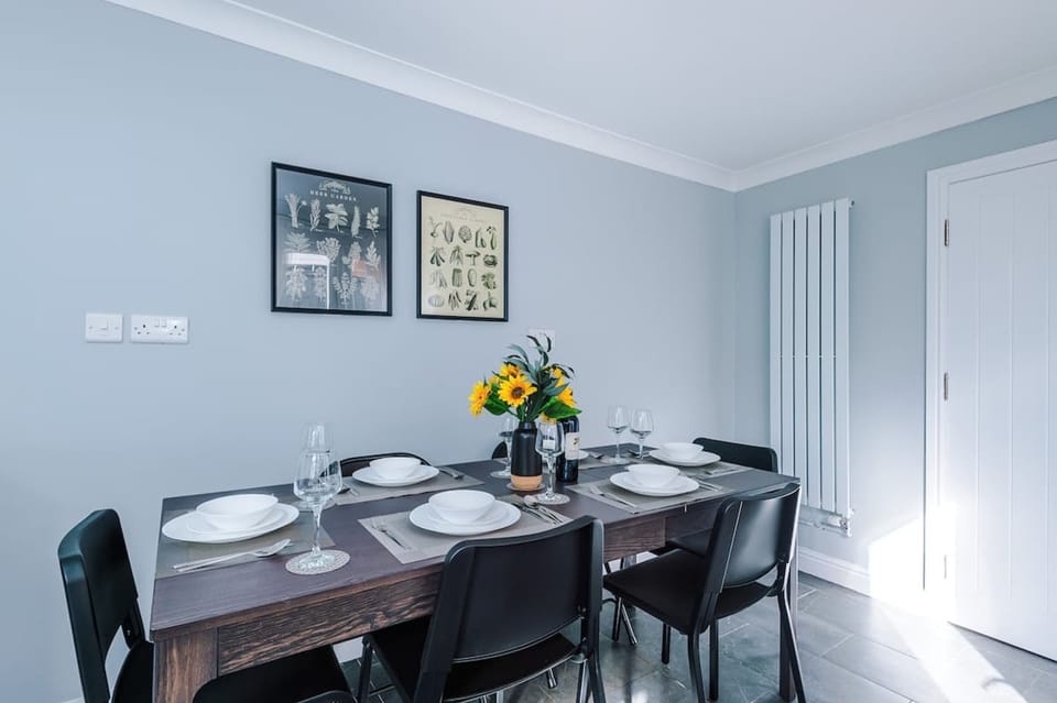 House | 4 bedrooms, high-speed internet