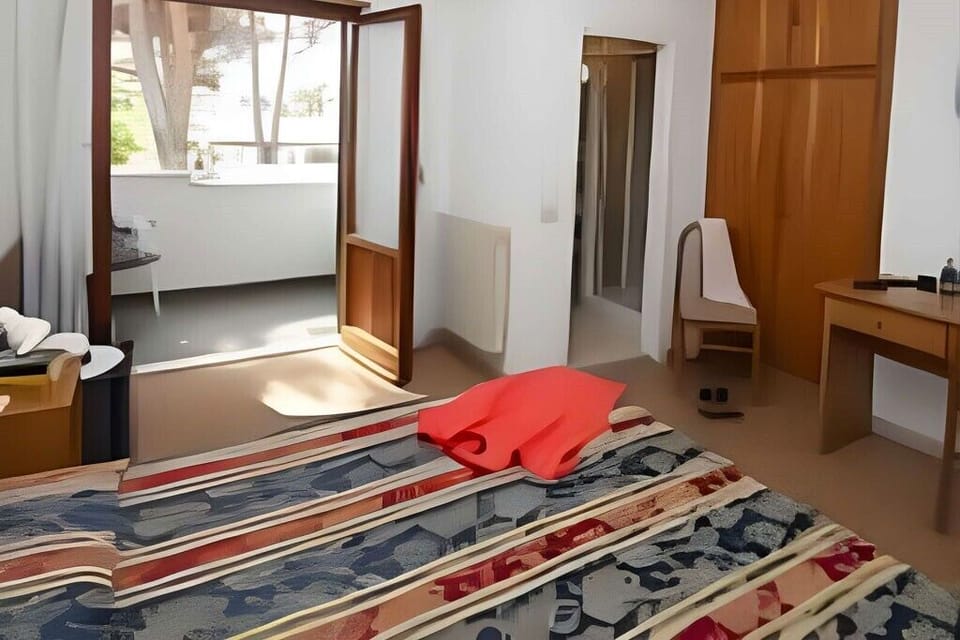 Standard Double Room, Balcony | Desk