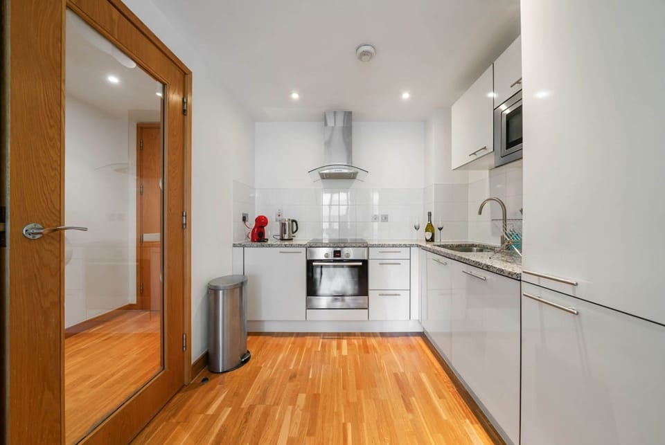 House | 1 bedroom, desk