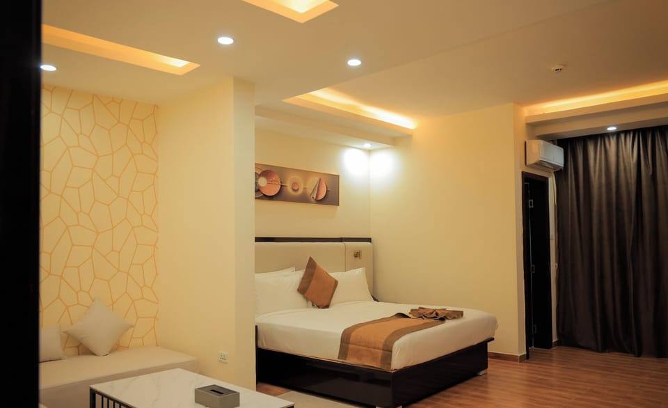 Studio Suite, Balcony, City View | Desk, laptop workspace, blackout drapes, iron/ironing board