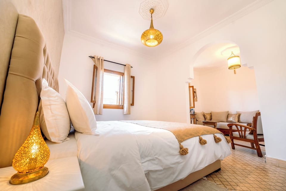 Elegance Double Room | Desk, WiFi (free), bed sheets