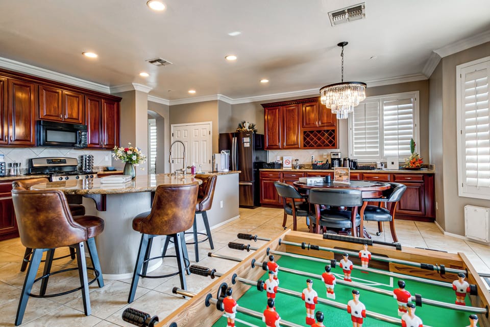 House (5 Bedrooms) | Interior