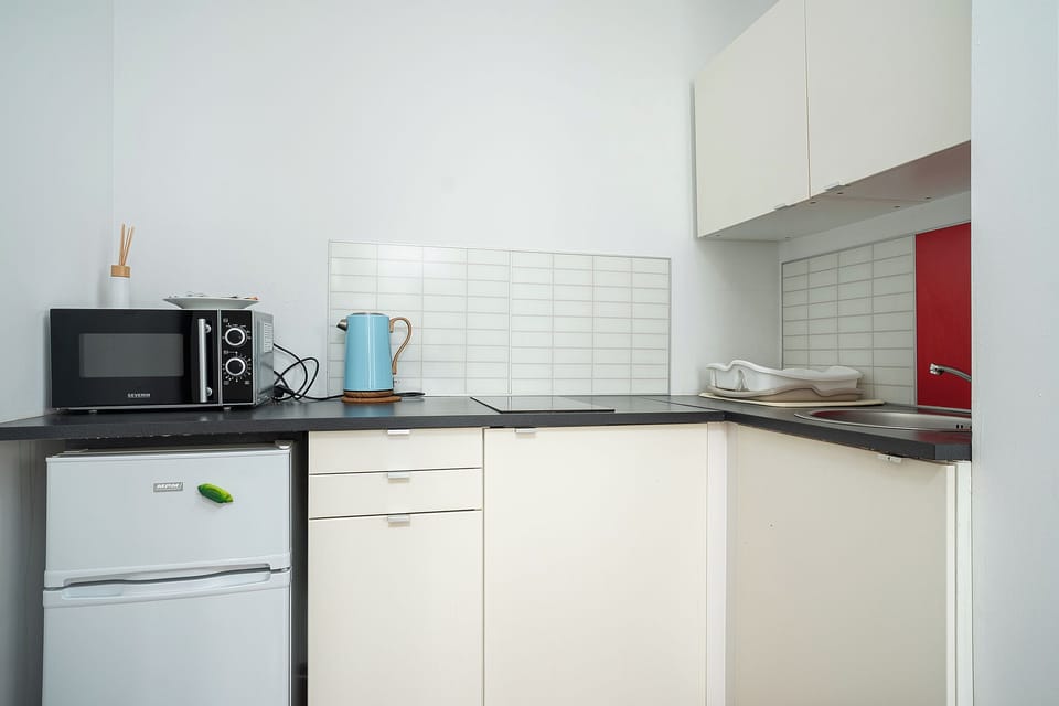 Apartment | Private kitchenette | Coffee/tea maker, electric kettle