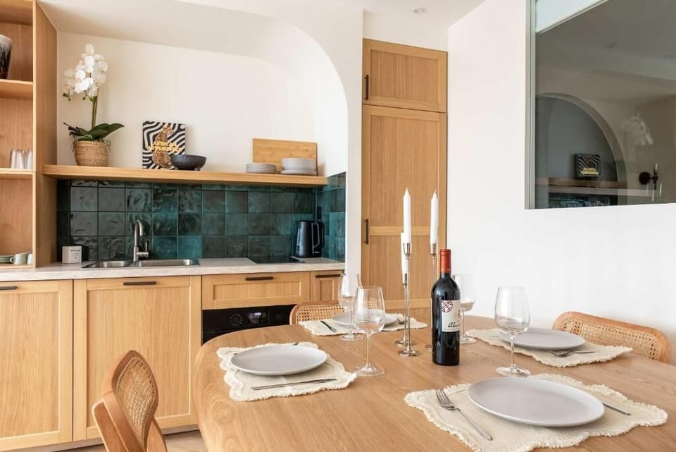 Apartment, 2 Bedrooms, City View | Dining