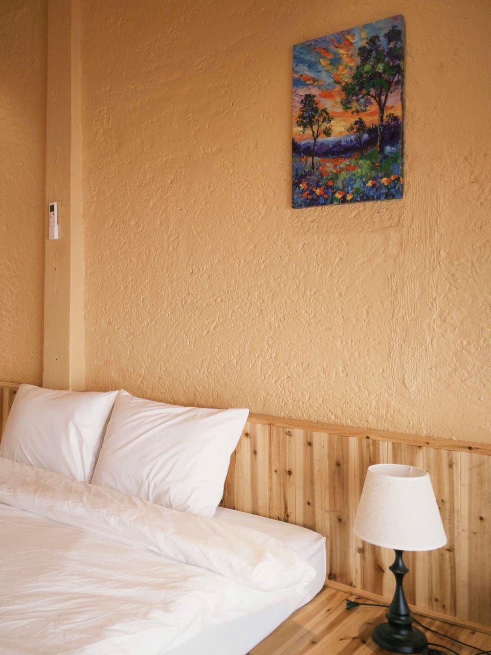 Hypo-allergenic bedding, minibar, individually decorated