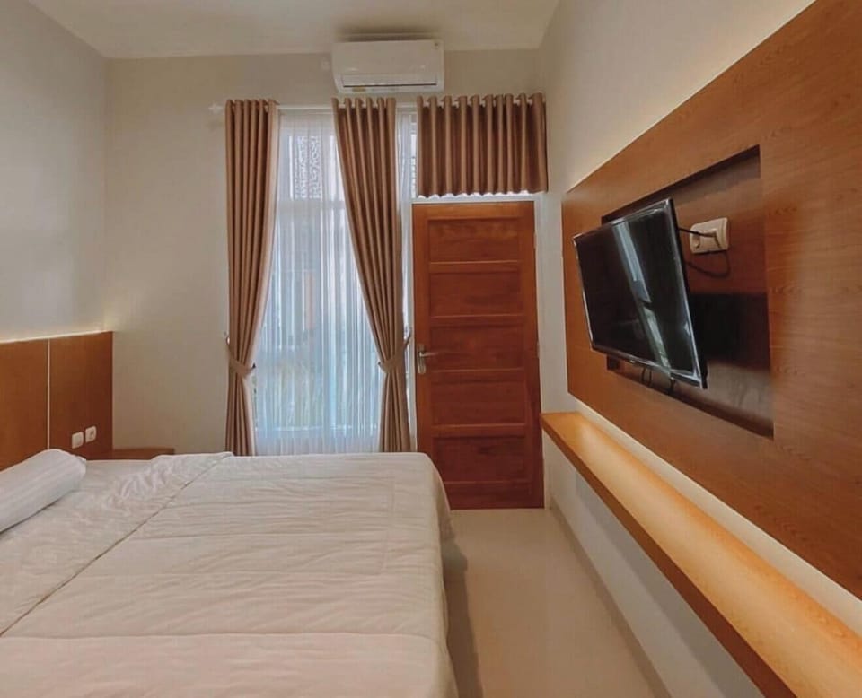 Deluxe Double Room | Desk, laptop workspace, free WiFi