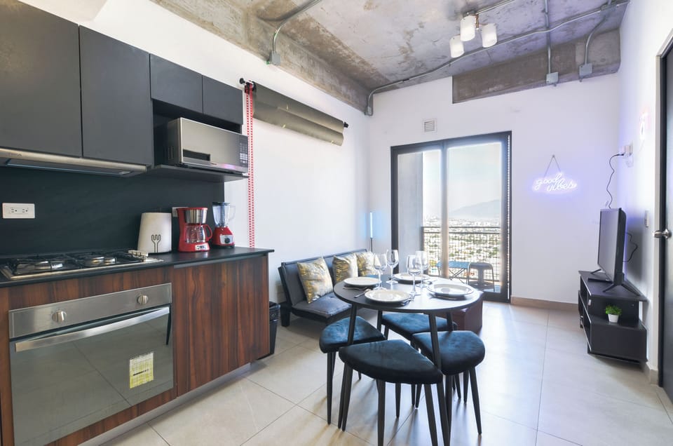 Comfort Suite, Balcony, City View | Living area | Smart TV