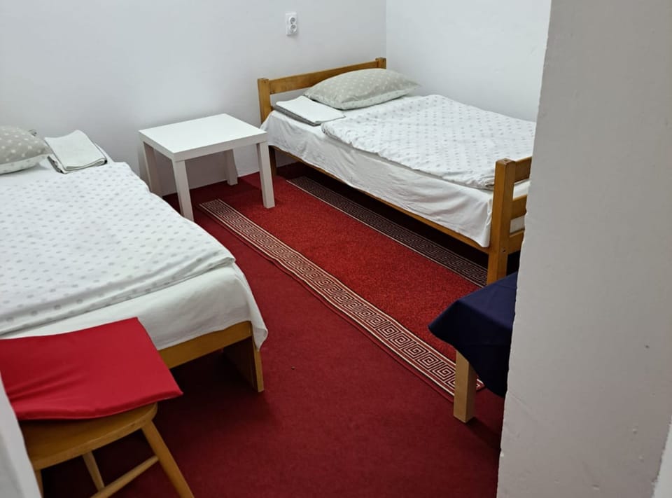 18 bedrooms, free WiFi