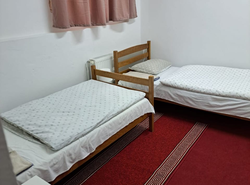 18 bedrooms, free WiFi