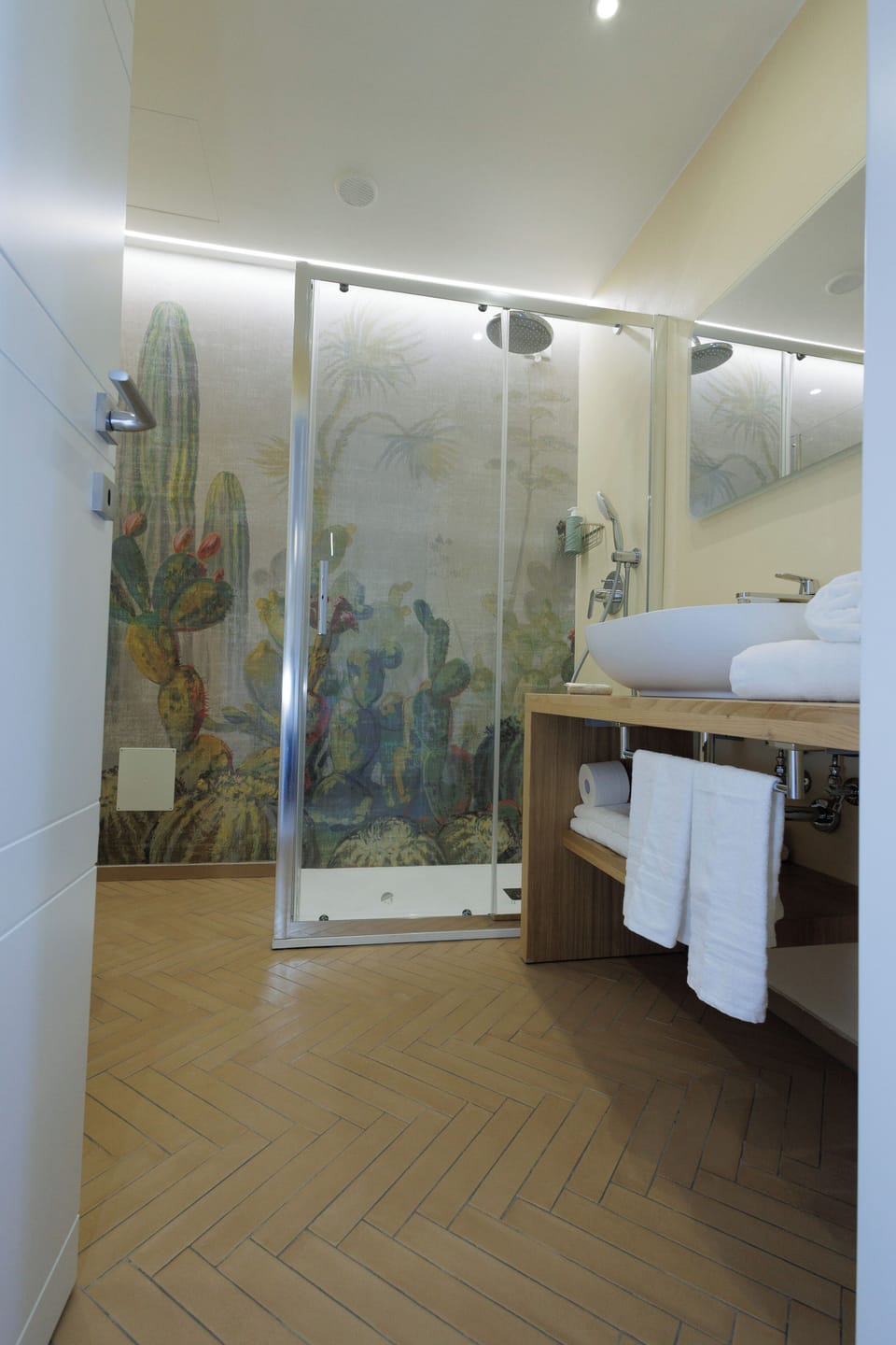 Deluxe Double Room, Sea View | Bathroom | Hair dryer, towels, soap, shampoo